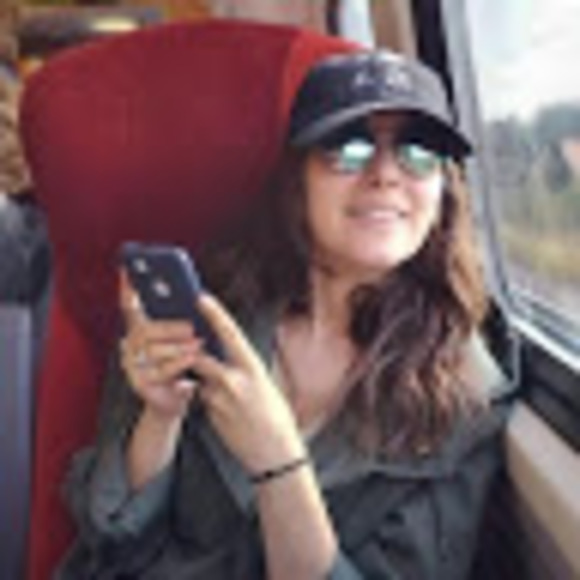 Meet your Posher, Shyli - Picture 1 of 1